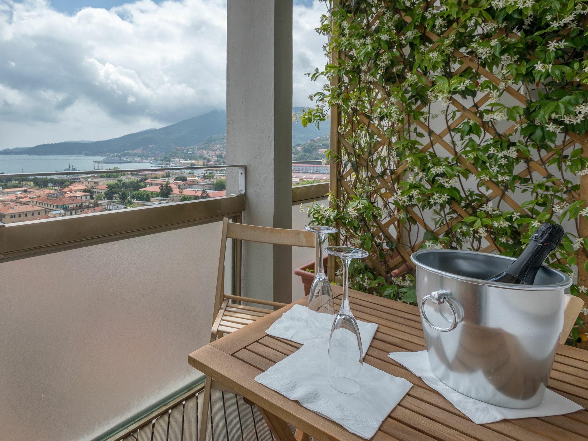 Guesthouse Il Grattacielo Sul Golfo La Spezia Exterior foto